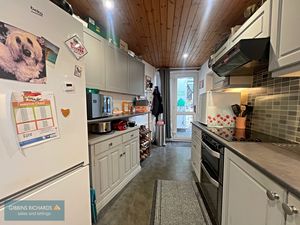 Kitchen- click for photo gallery